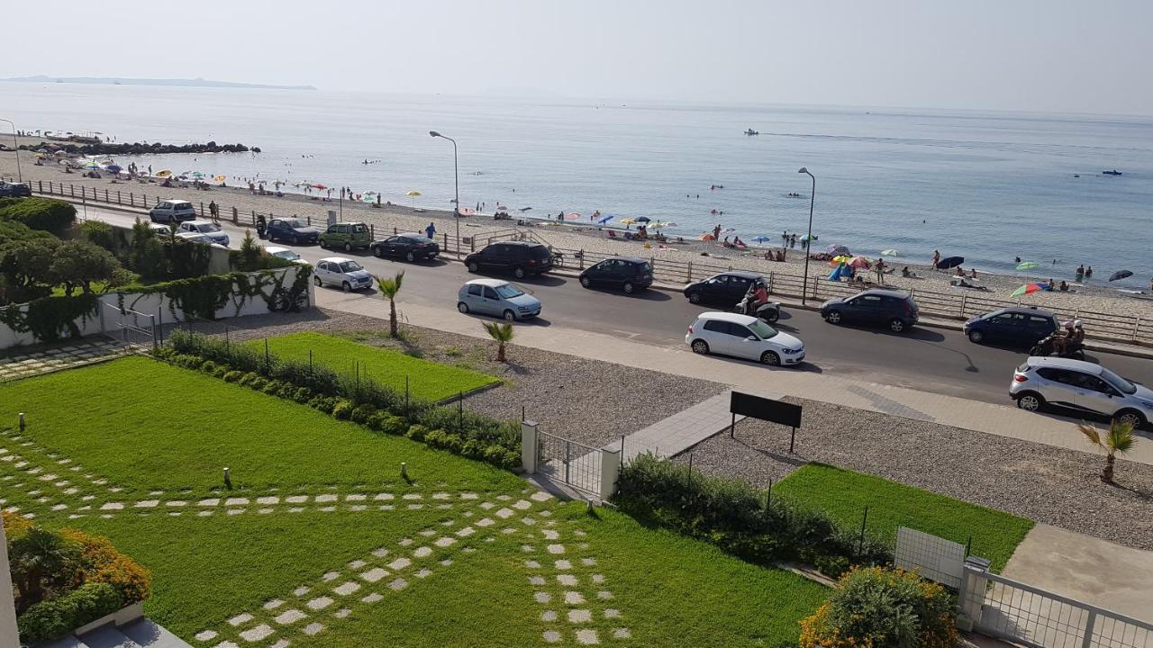 Appartamenti Vacanze Villa Meo Villafranca Tirrena Exterior photo