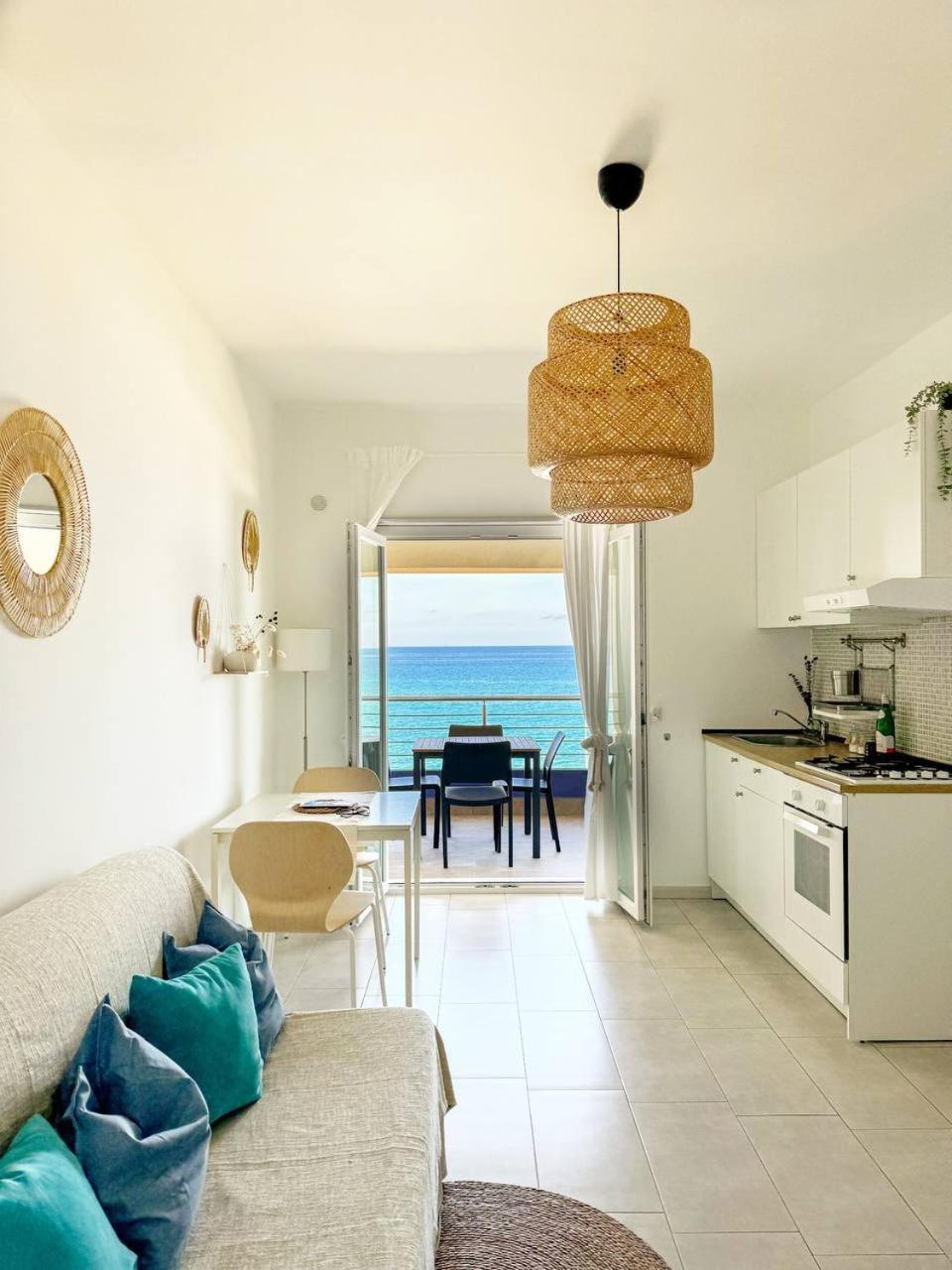 Appartamenti Vacanze Villa Meo Villafranca Tirrena Exterior photo
