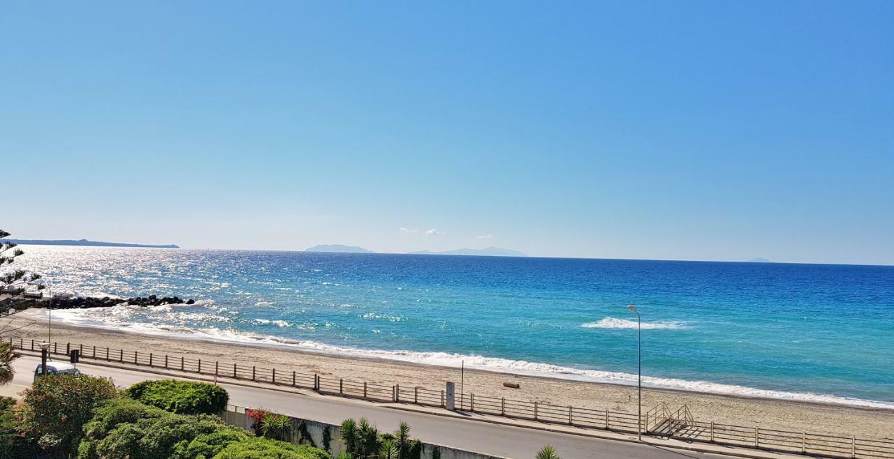 Appartamenti Vacanze Villa Meo Villafranca Tirrena Exterior photo